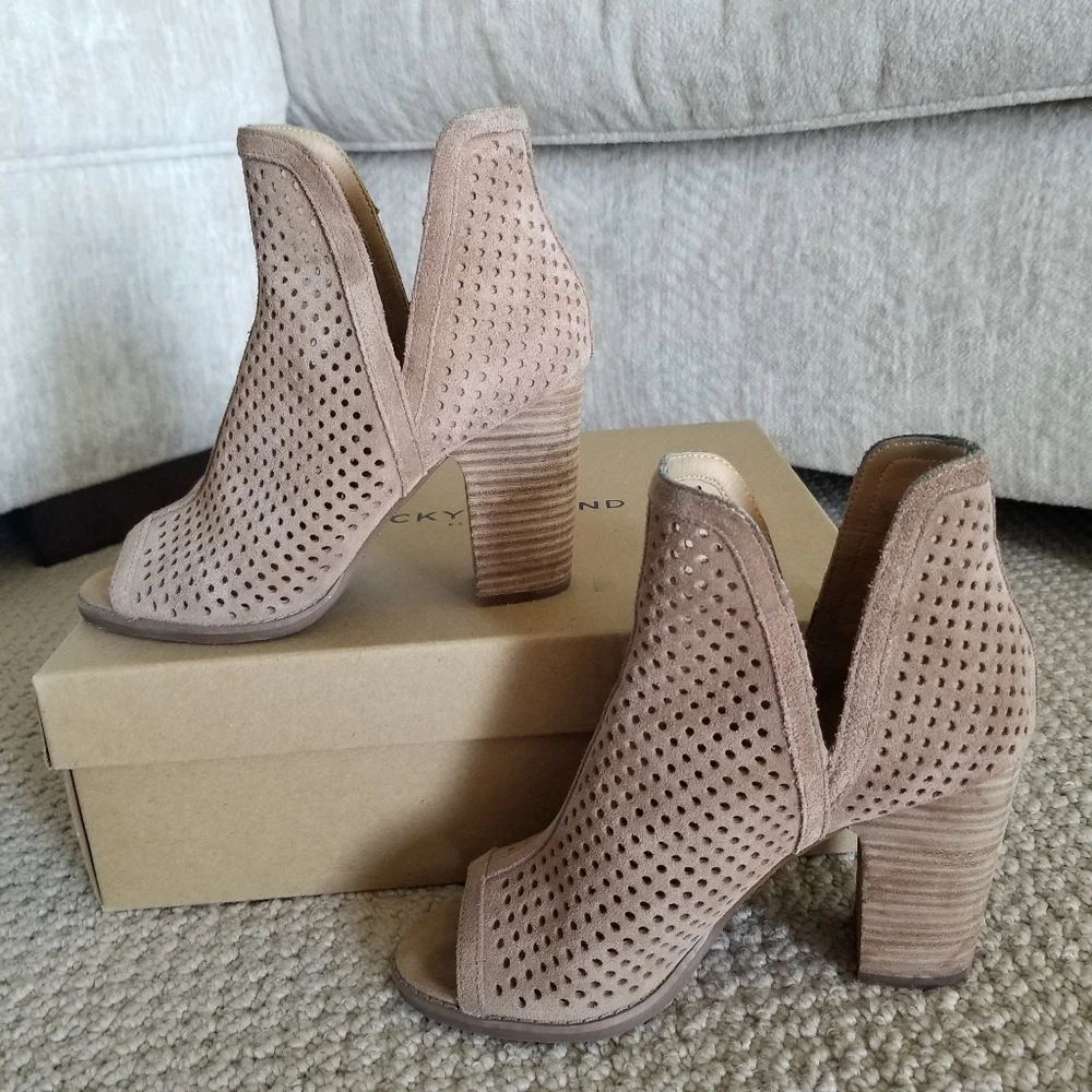 ❌️❌️SOLD❌️❌️Lucky Brand Larise Booties size 6.5 brown - Picture 4 of 12